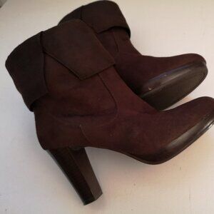 Predictions Ladies Size 7 Dark Brown Faux Suede Ankle Boots